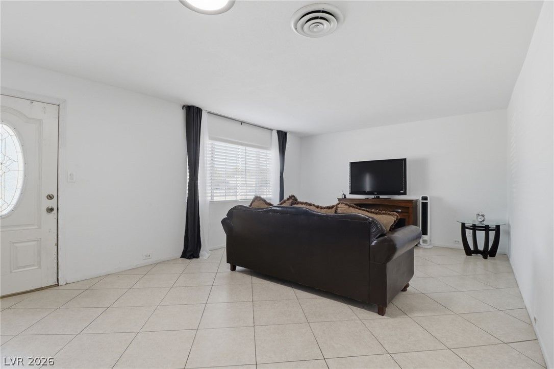 2990 Ferndale Street — photo 3