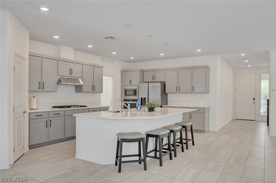 640 Stone Hammer Avenue — photo 3