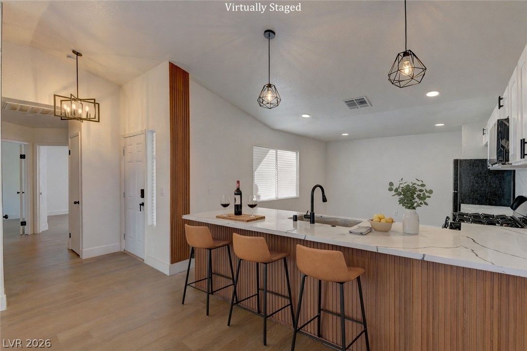 4724 West La Madre Way — photo 2 of 27