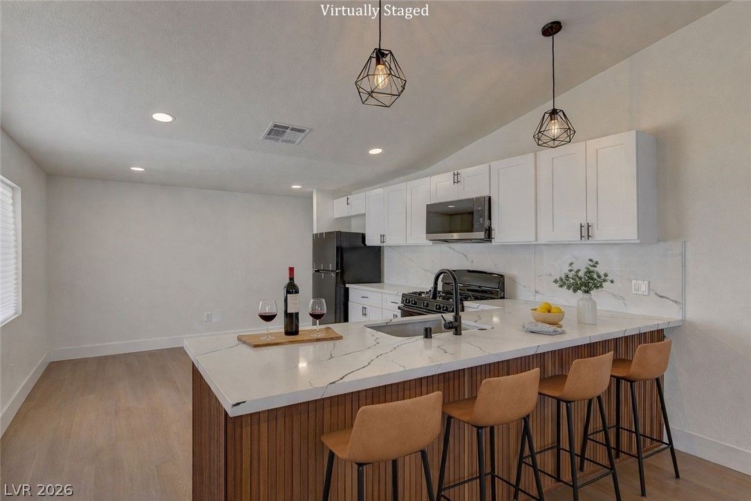 4724 West La Madre Way — photo 3 of 27