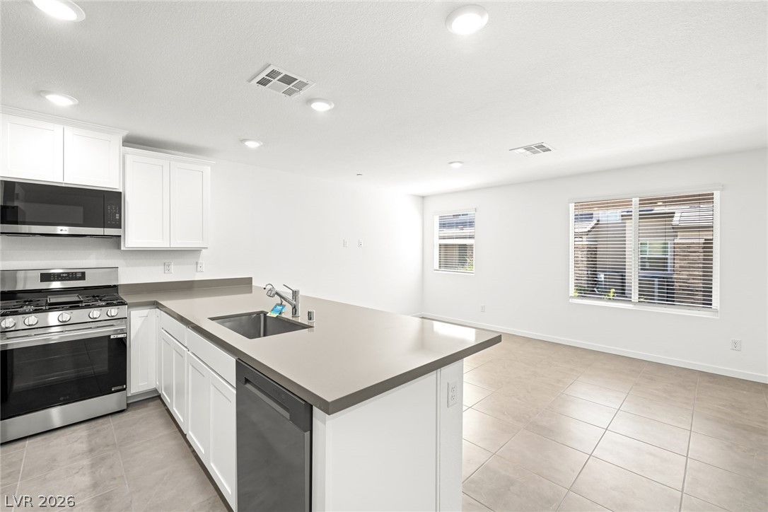 2321 Rip Avenue — photo 3 of 19