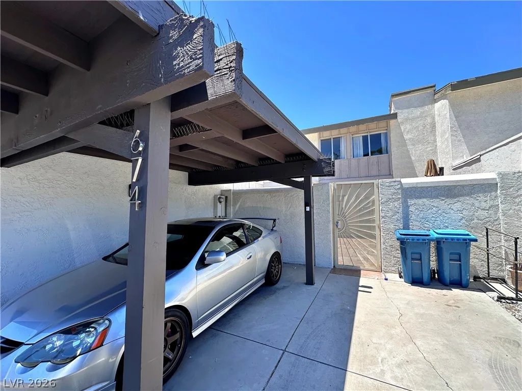 674 Rolling Green Drive 674 — photo 2