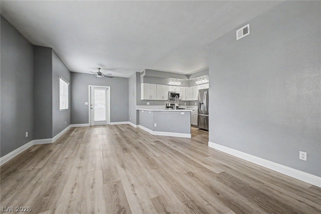 1524 Jenny Linn Drive 1524 — photo 3 of 26