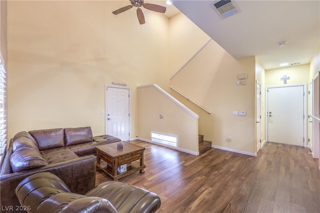 10450 Gold Shadow Avenue — photo 3