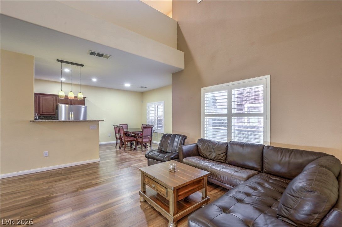 10450 Gold Shadow Avenue — photo 4