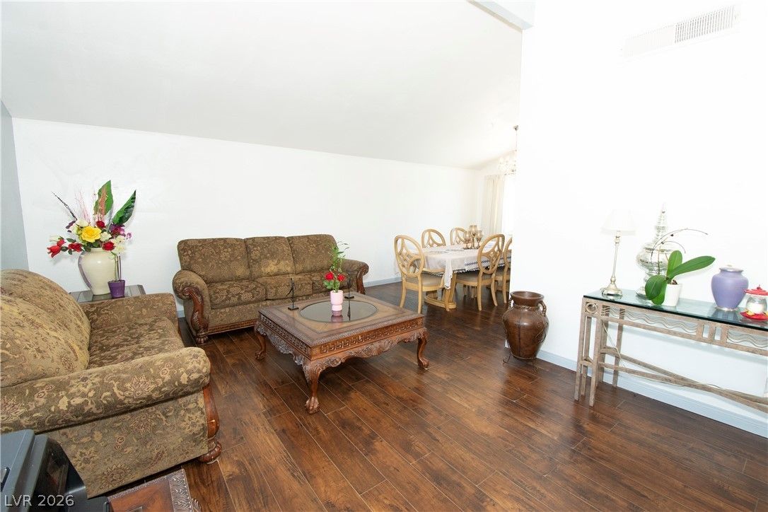 6785 Groveview Lane — photo 3