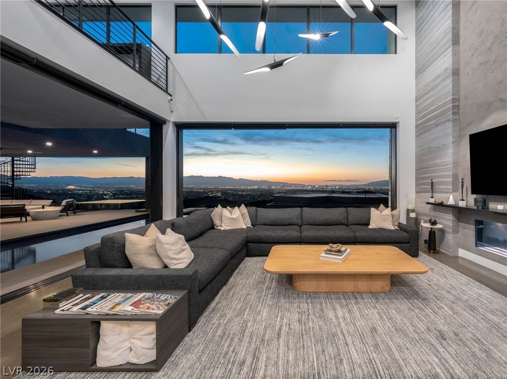 669 Dragon Peak Drive — photo 2