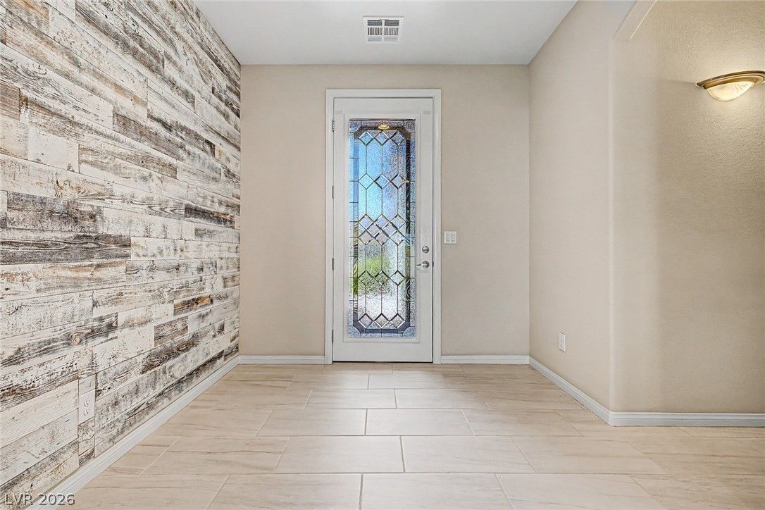 7270 Southern Magnolia Street — photo 4 of 38