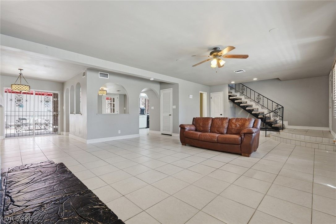 702 Greenbriar Townhouse Way — photo 3