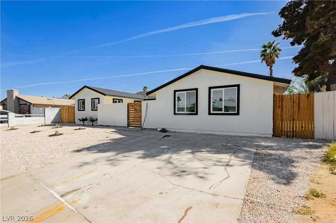 4815 El Tesoro Avenue — photo 2