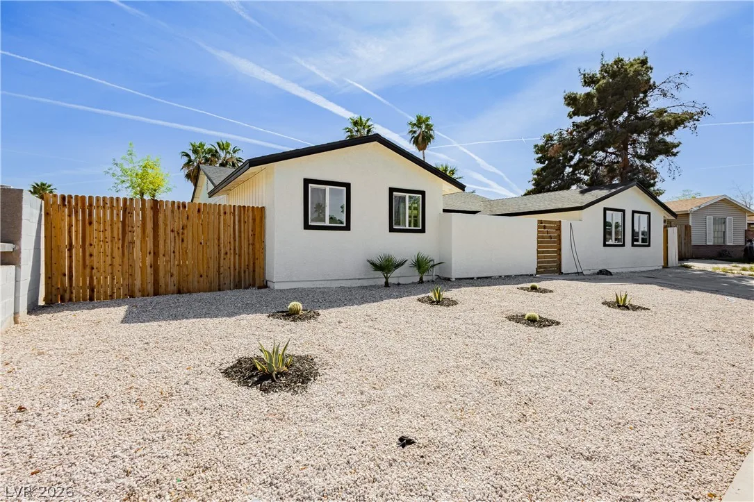 4815 El Tesoro Avenue — photo 3