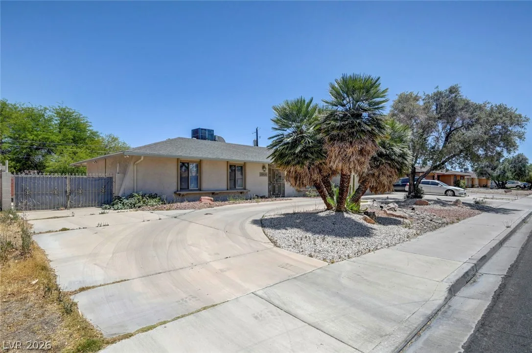 1900 Stonehaven Drive — photo 5