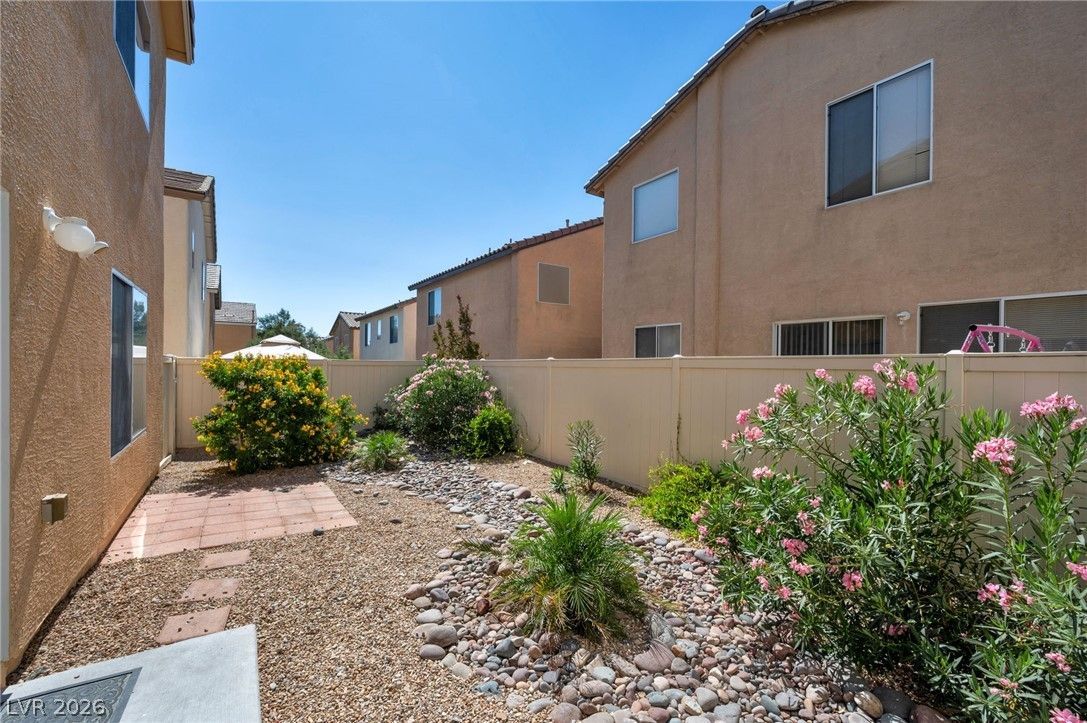 9519 Milkweed Canyon Avenue — photo 3