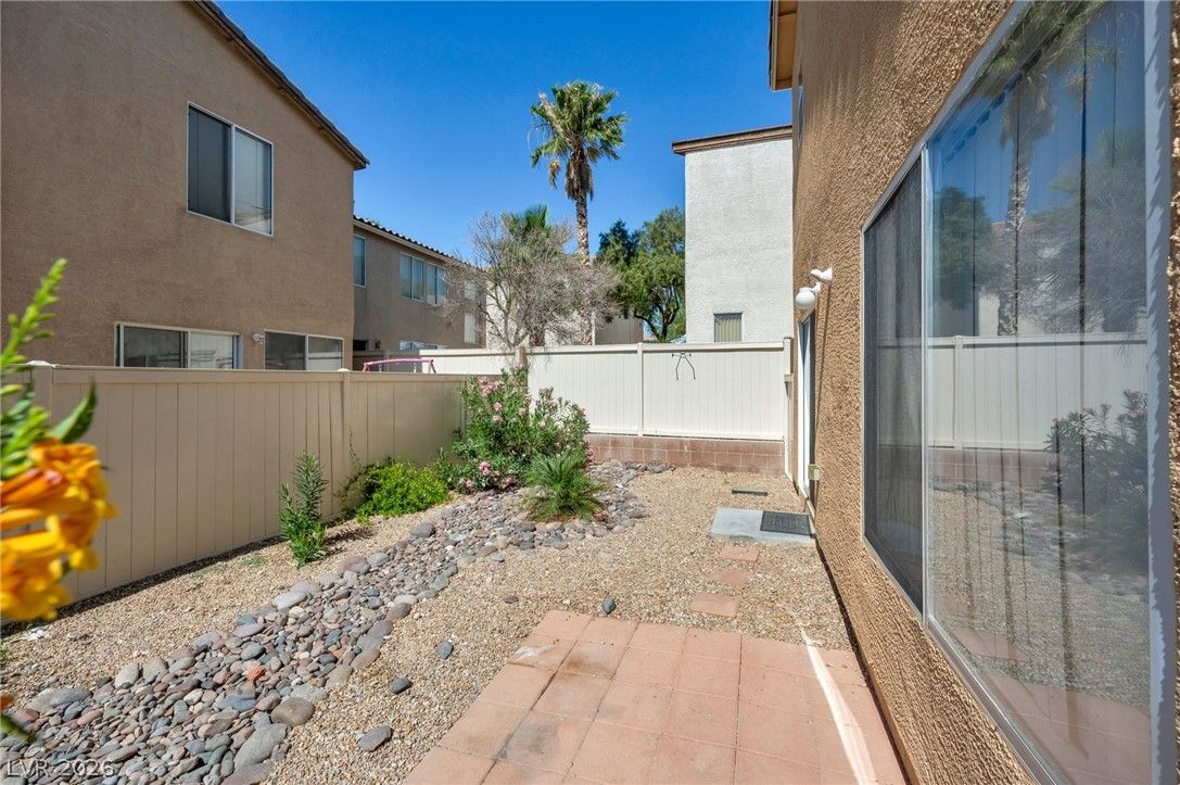 9519 Milkweed Canyon Avenue — photo 4