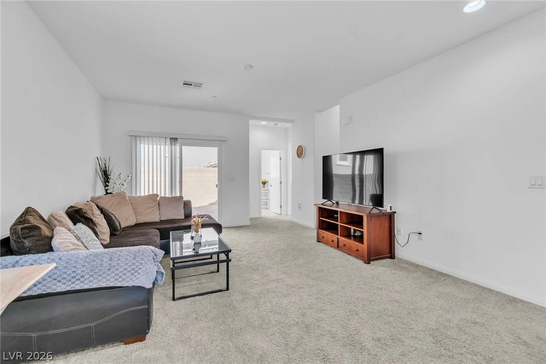 94 Golden Aria Avenue — photo 4