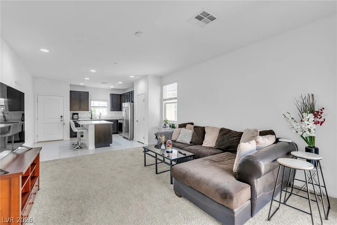 94 Golden Aria Avenue — photo 5