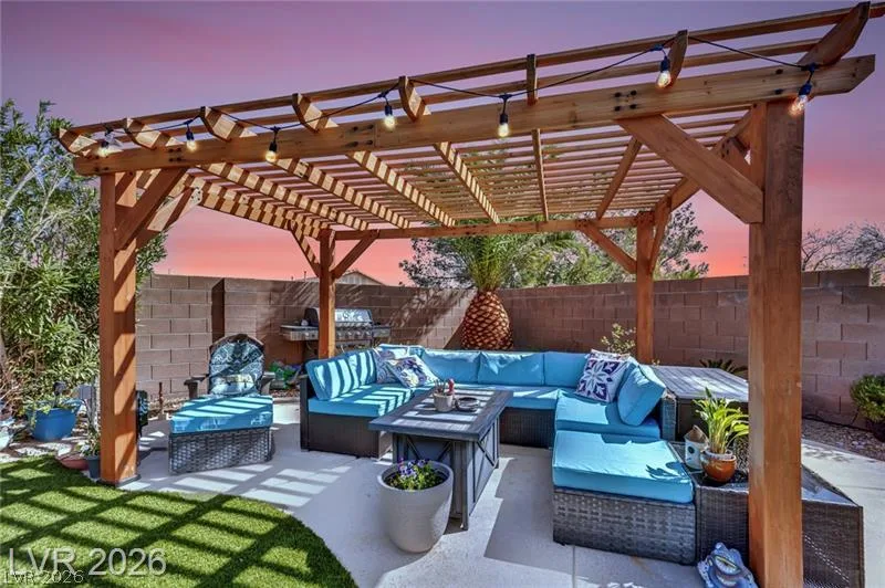 6864 Desert Island Street — photo 4 of 59