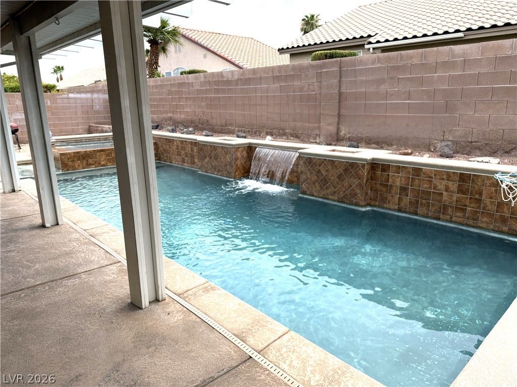 1367 Sun Pillars Avenue — photo 2 of 16
