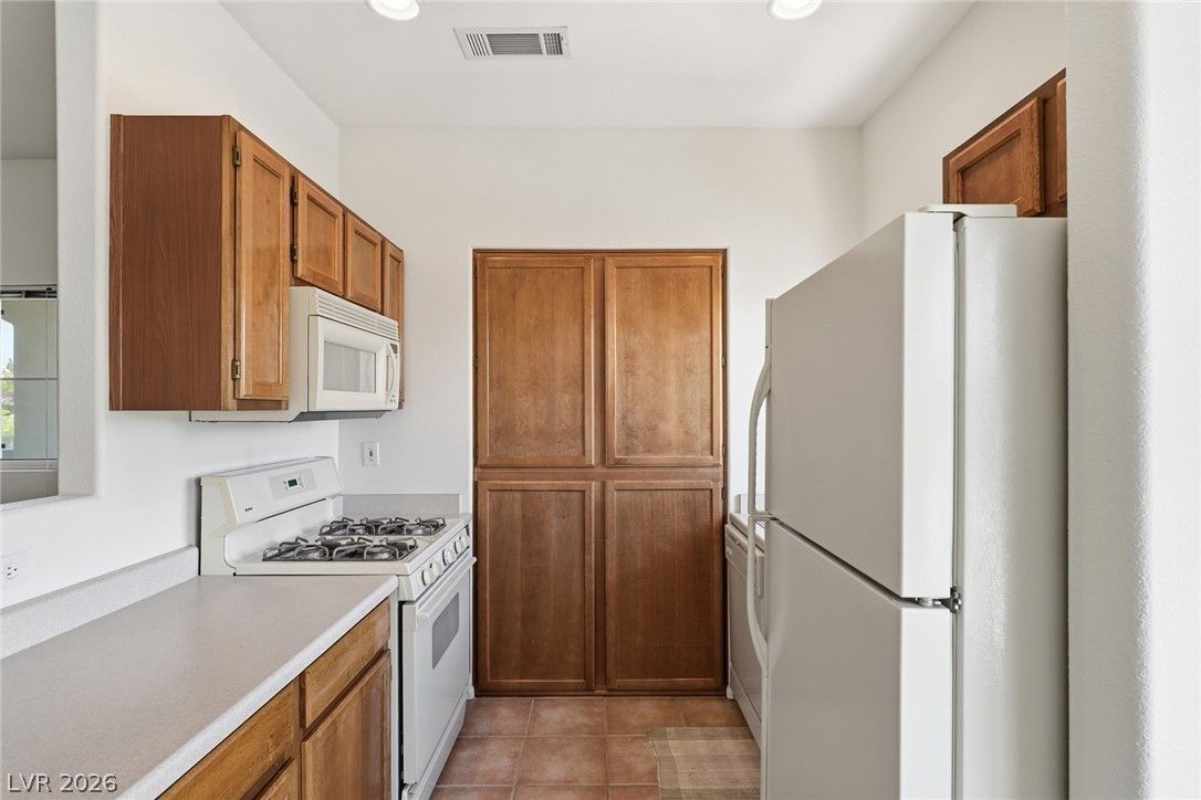 1531 Ruby Cliffs Lane 204 — photo 2