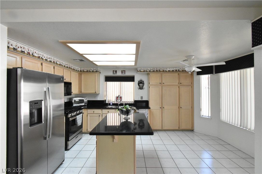 2425 Palm Shore Court — photo 4 of 30