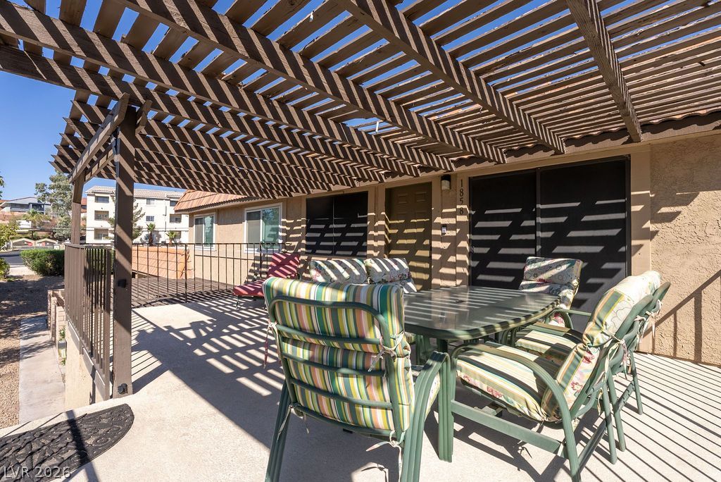 1858 Avacado Court — photo 4