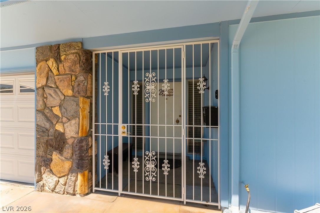 312 Redstone Street — photo 4