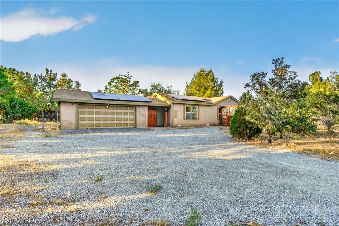 3160 East Navajo Boulevard — photo 2