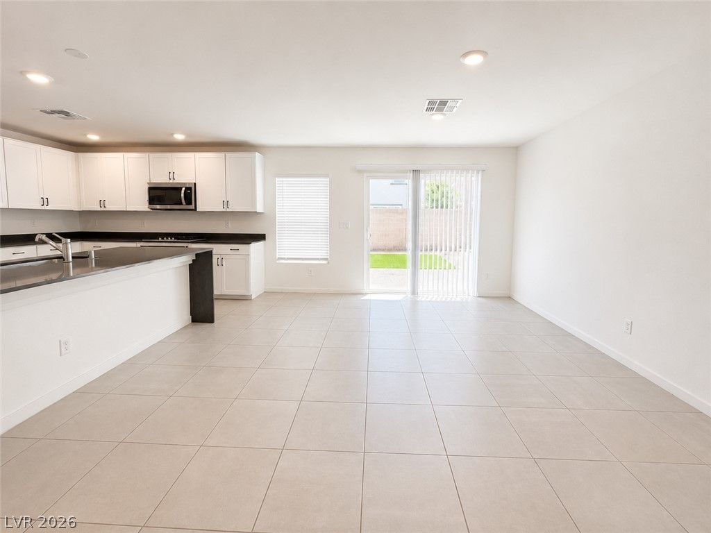 7623 Lush Oasis Avenue — photo 3