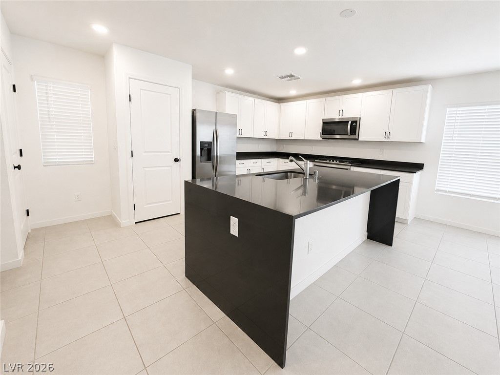 7623 Lush Oasis Avenue — photo 4