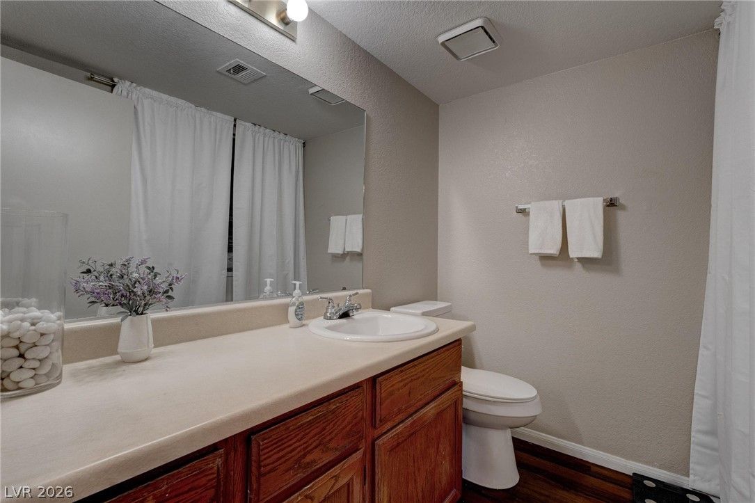 573 Sellers Place — photo 3 of 10
