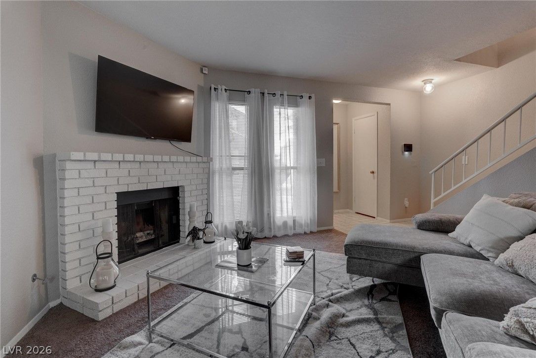 573 Sellers Place — photo 5 of 10