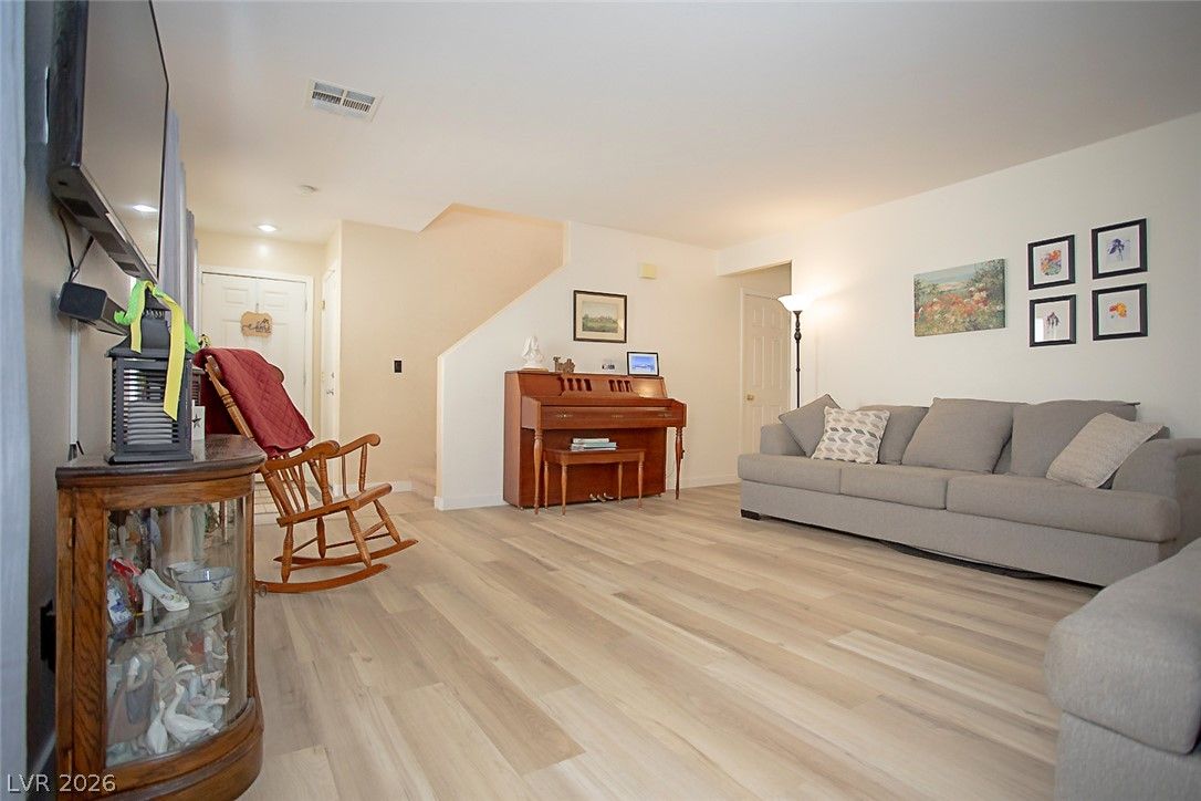 8913 Perfect Diamond Court — photo 4