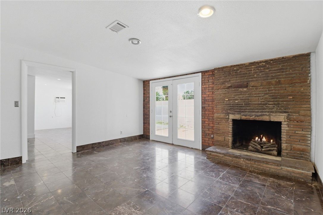 2843 Flower Avenue — photo 4