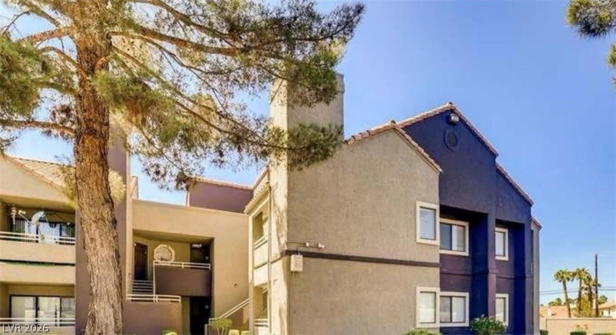 5048 South Rainbow Boulevard 205 — photo 1