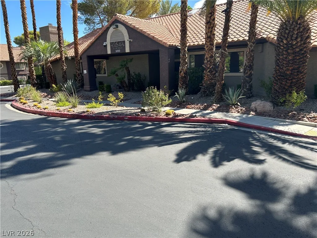 5048 South Rainbow Boulevard 205 — photo 3