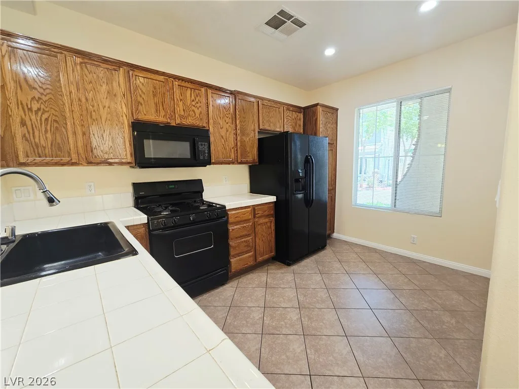 8295 Golden Flowers Street — photo 4
