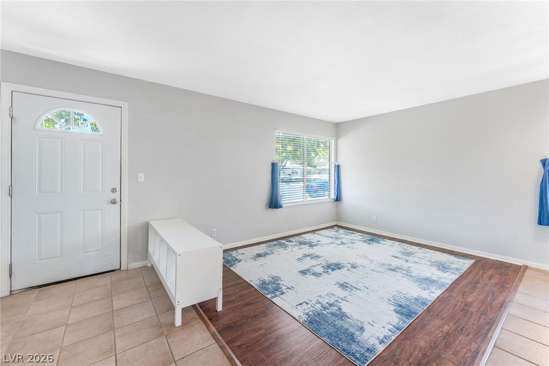 1438 Lorilyn Avenue 1 — photo 4 of 18