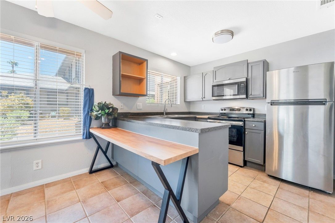 1438 Lorilyn Avenue 1 — photo 5 of 18