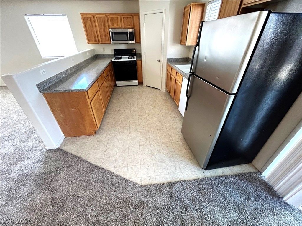 4916 River Splash Avenue — photo 5 of 25