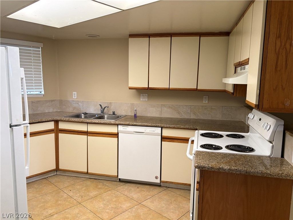 2080 Karen Avenue 17 — photo 4