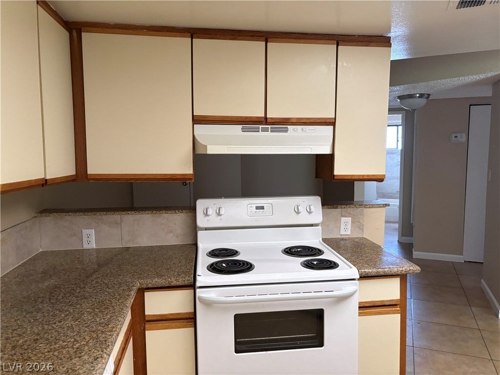 2080 Karen Avenue 17 — photo 5