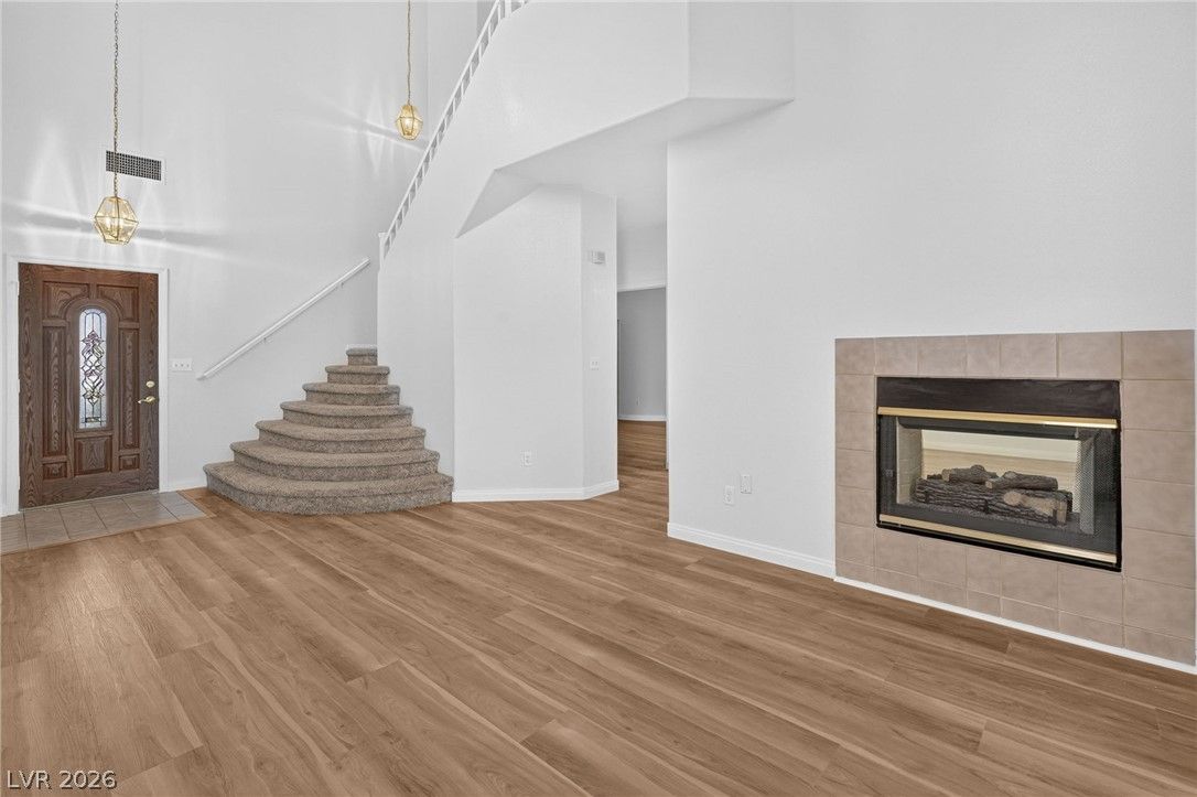 8521 Gold Flash Avenue — photo 4