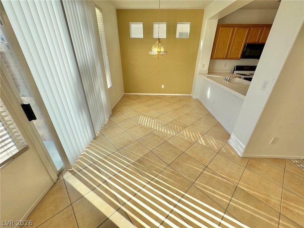 9511 Spring Blush Avenue — photo 4
