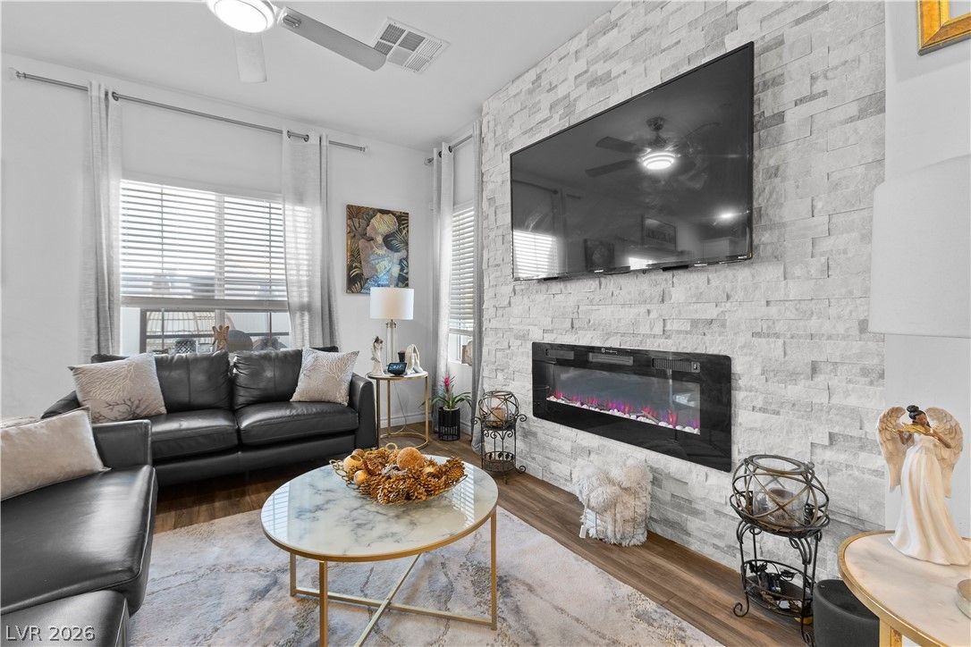 206 Callen Falls Avenue 1514 — photo 1