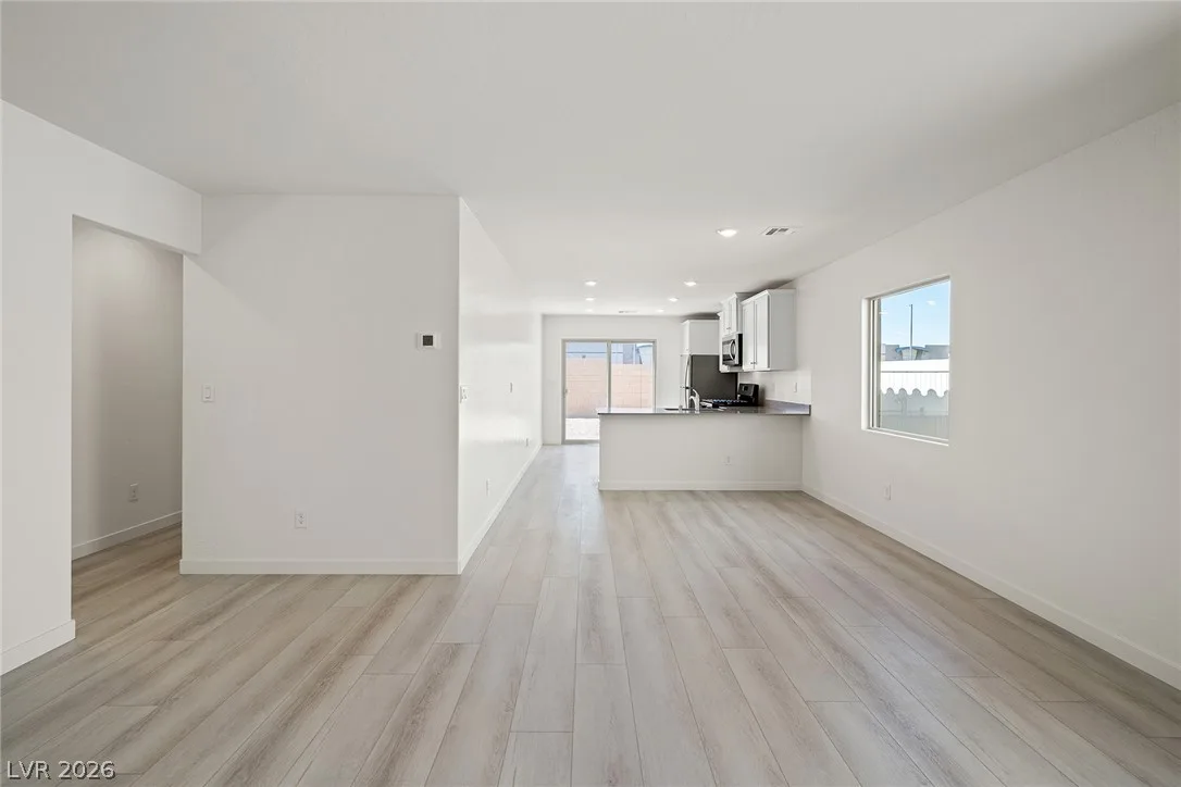 6760 Violet Cascade Avenue — photo 2