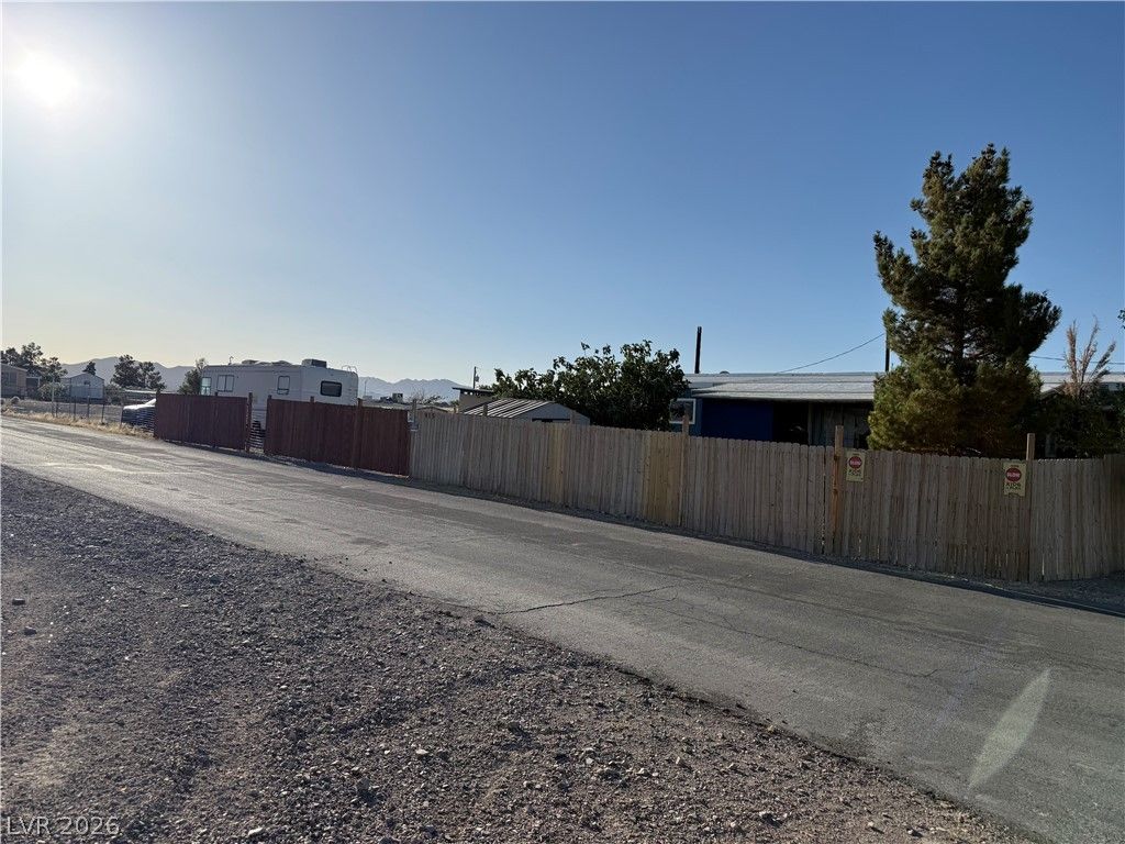 975 Sky Road — photo 3 of 4
