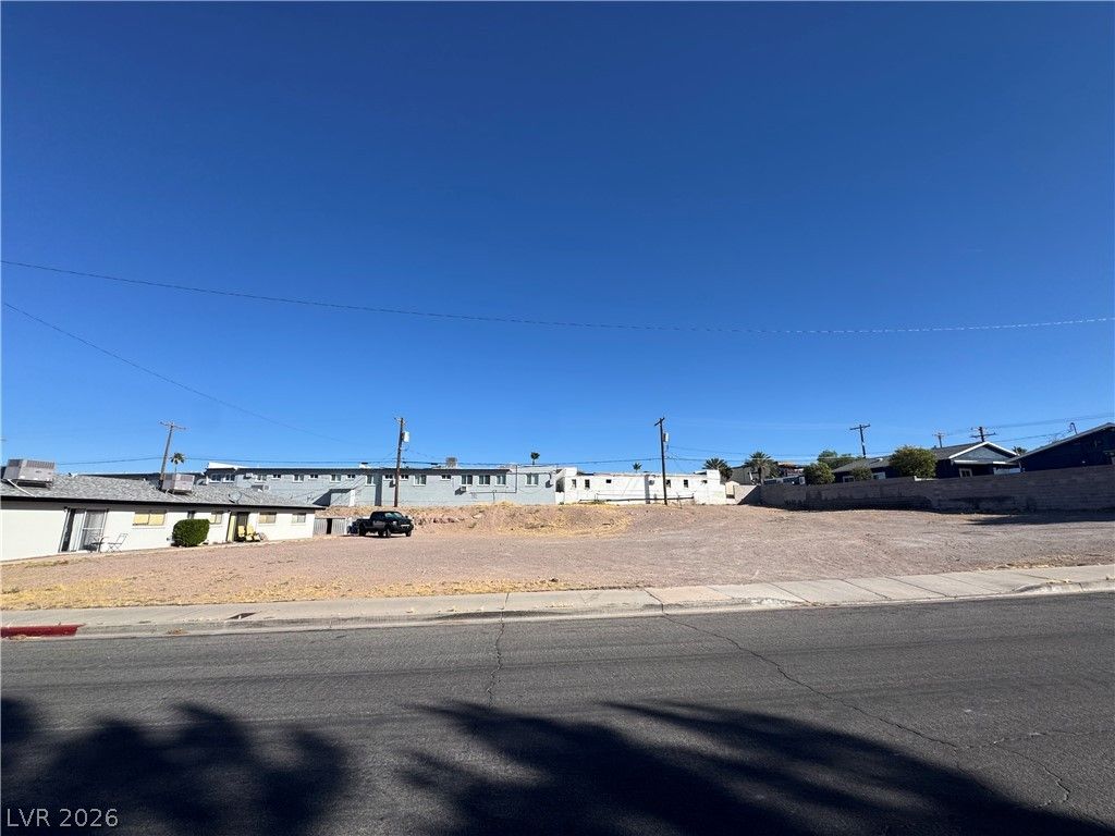 810 A — photo 2 of 15