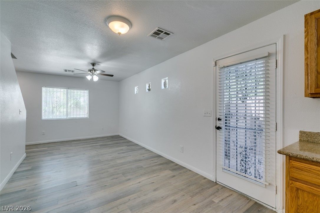 5218 Shreve Avenue — photo 5 of 34