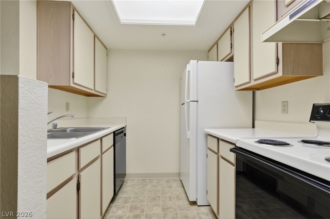 3550 Bay Sands Drive 1027 — photo 5 of 15