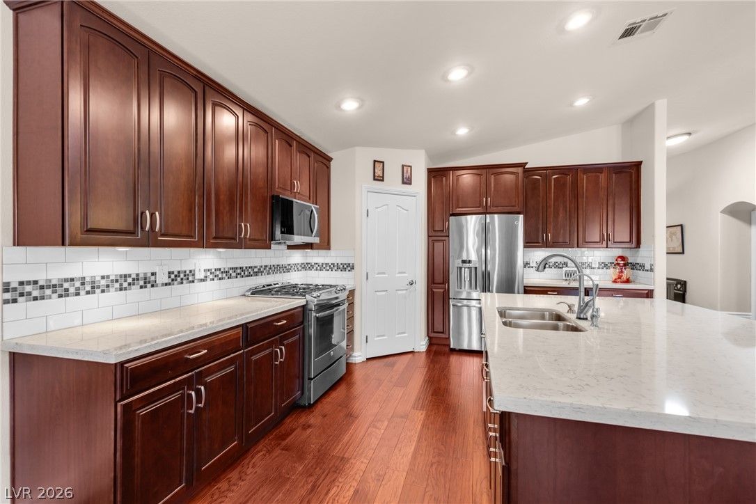 8769 Frasure Falls Avenue — photo 3